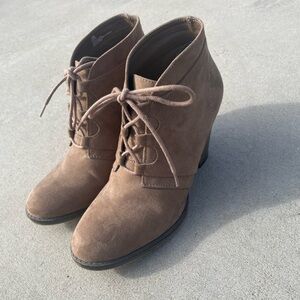 Women’s 7.5 MIA Brown Suede Booties